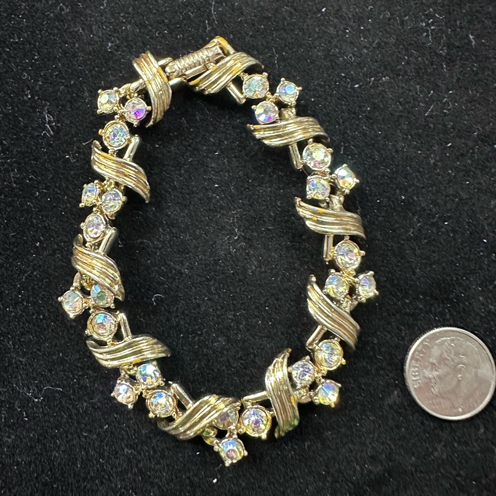 89- Vintage Gold Aurora Borealis Gold Tone Bracelet 7.5”
